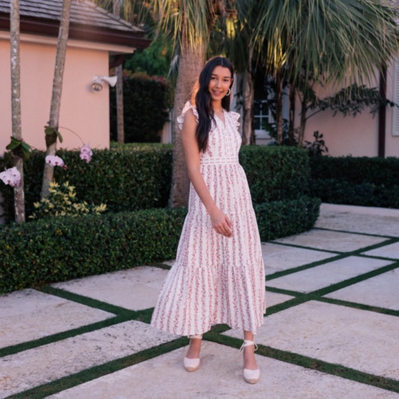 Gal Meets Glam Rosie - Picture 1 of 2
